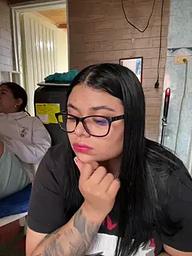 alissonfernandez  online show from 10-10-25, 01:45