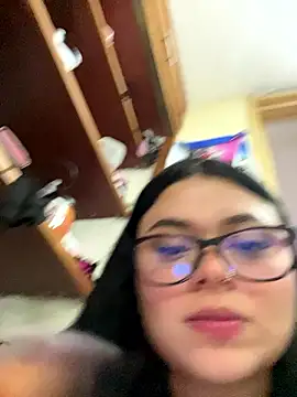 Snapshot of alissonfernandez_ chatting on 01-18-26, 06:44 alissonfernandez online show from 01-18-26, 06:44