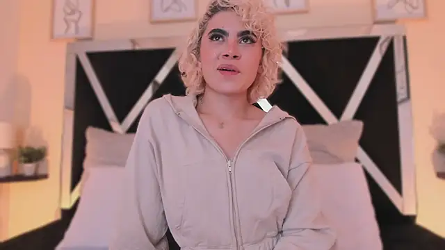 Snapshot of marian_pinzon chatting on 09-27-25, 02:39 marian pinzon online show from 09-27-25, 02:39