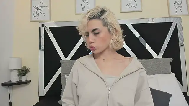 Snapshot of marian_pinzon chatting on 09-16-25, 02:34 marian pinzon online show from 09-16-25, 02:34