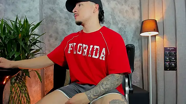 boyc022  online show from 11-21-25, 05:45