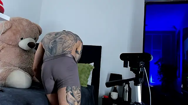 Snapshot of boyc022_ chatting on 01-15-26, 03:32 boyc022 online show from 01-15-26, 03:32