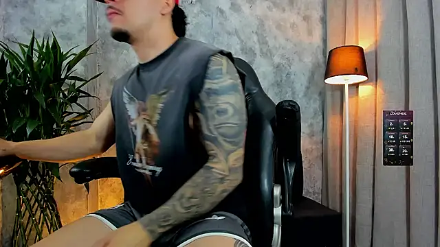 boyc022  online show from 11-25-25, 03:23