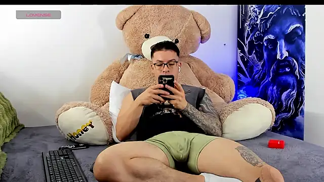 Snapshot of boyc022_ chatting on 01-18-26, 02:37 boyc022 online show from 01-18-26, 02:37