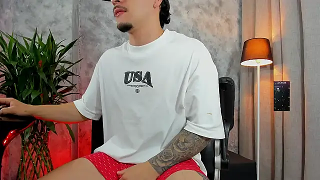 boyc022  online show from 11-18-25, 10:40