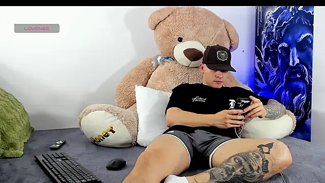 Snapshot of boyc022_ chatting on 01-18-26, 11:19 boyc022 online show from 01-18-26, 11:19