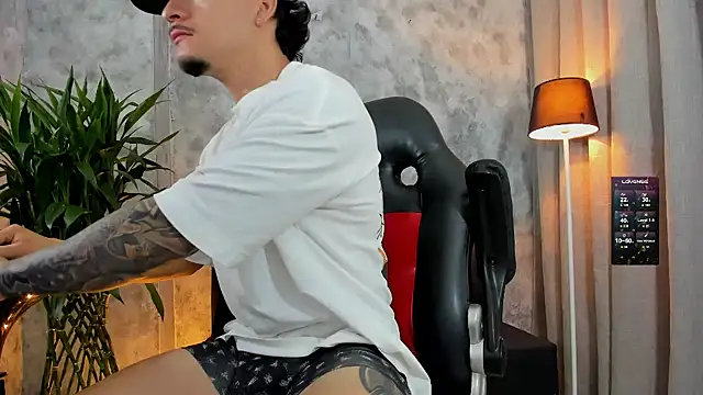 boyc022  online show from 11-23-25, 12:59