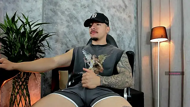 boyc022  online show from 04-15-26, 12:53