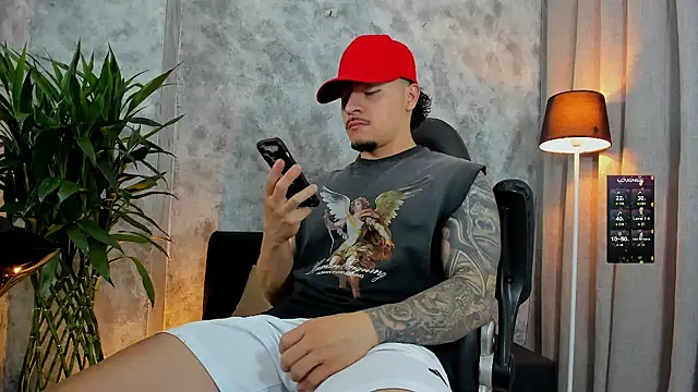 boyc022  online show from 11-22-25, 09:57