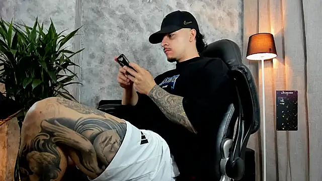 boyc022  online show from 12-01-25, 12:28