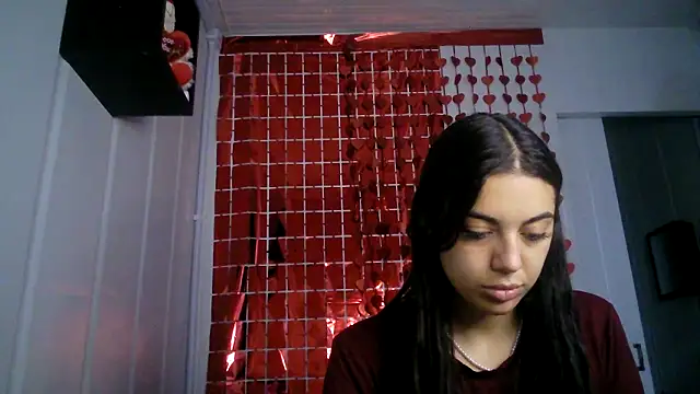 Snapshot of isabella048 chatting on 09-28-25, 09:00 isabella048 online show from 09-28-25, 09:00