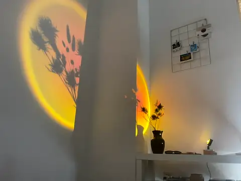 Snapshot of Evelina_Raptor chatting on 12-03-24, 08:01 Evelina Raptor online show from 12-03-24, 08:01