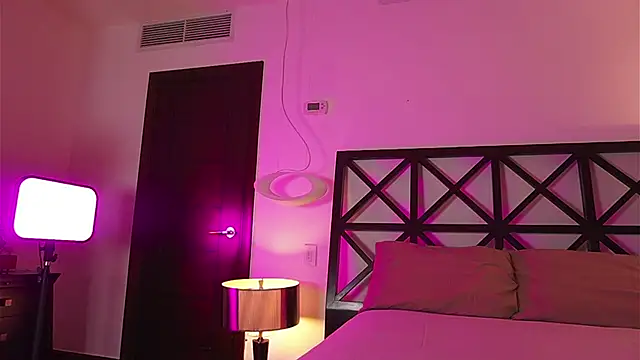 Snapshot of LunaMystyque chatting on 09-13-25, 08:20 LunaMystyque online show from 09-13-25, 08:20