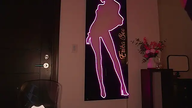 Snapshot of LunaMystyque chatting on 10-04-25, 08:10 LunaMystyque online show from 10-04-25, 08:10