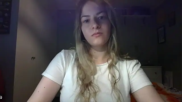 Snapshot of ROSIEx_sweet chatting on 10-27-25, 07:42 ROSIEx sweet online show from 10-27-25, 07:42