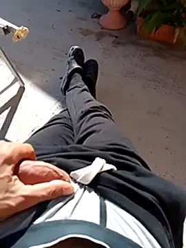 Snapshot of MrTamburine22 chatting on 10-24-25, 12:26 MrTamburine22 online show from 10-24-25, 12:26