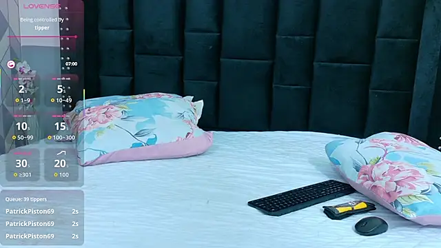 hornybarelylegalgirl online show from 02-08-26, 07:44