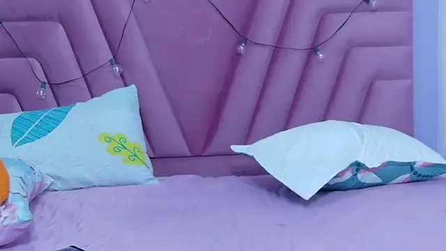 hornybarelylegalgirl online show from 03-25-26, 12:04