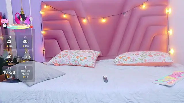 hornybarelylegalgirl online show from 09-12-25, 12:49