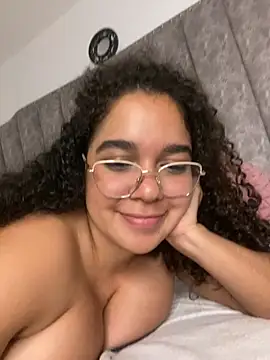 Snapshot of CoralHarmon chatting on 09-19-25, 09:41 CoralHarmon online show from 09-19-25, 09:41