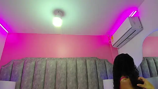 Snapshot of CoralHarmon chatting on 02-05-25, 01:33 CoralHarmon online show from 02-05-25, 01:33