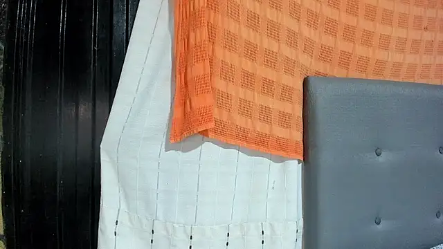 angela nix online show from 10-26-25, 03:18