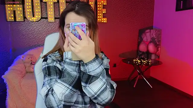 Snapshot of AliceBYKiss chatting on 12-09-24, 03:33 AliceBYKiss online show from 12-09-24, 03:33