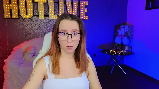 Snapshot of AliceBYKiss chatting on 12-13-24, 04:05 AliceBYKiss online show from 12-13-24, 04:05