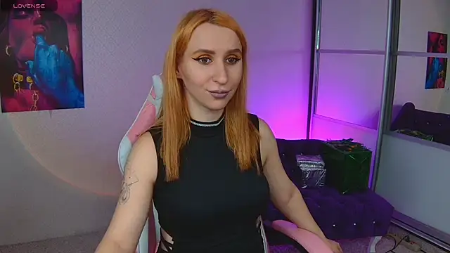 Snapshot of AliceBYKiss chatting on 01-09-25, 04:28 AliceBYKiss online show from 01-09-25, 04:28