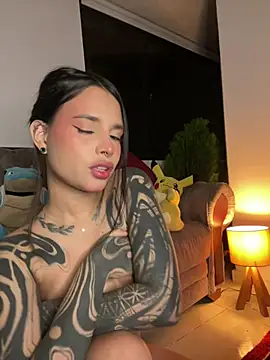Snapshot of alessia_iris19 chatting on 02-09-25, 03:22 alessia iris19 online show from 02-09-25, 03:22