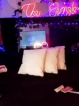 -Lola Bunny online show from 03-20-25, 07:35