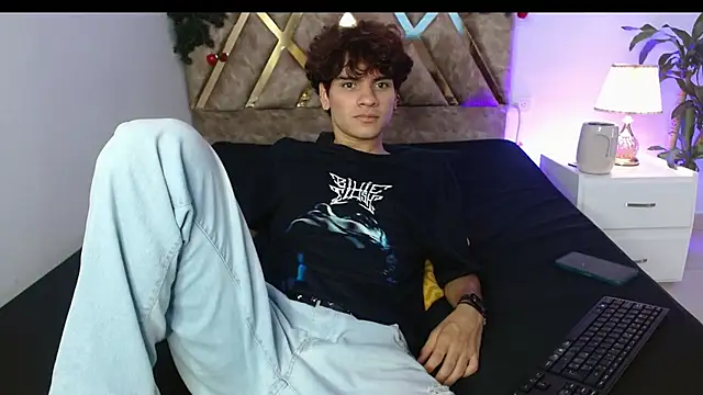 Themilow online show from 12-23-24, 02:56