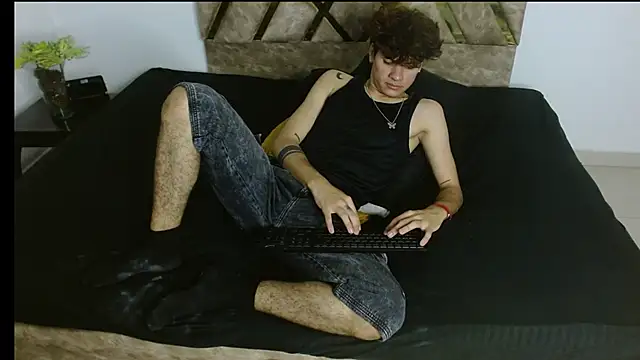 Themilow online show from 02-25-25, 03:31