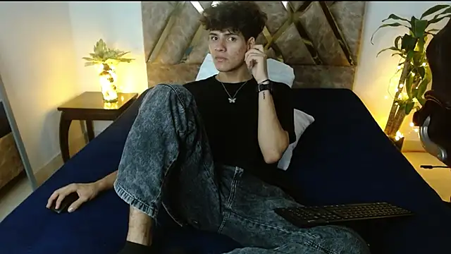 Themilow online show from 01-16-25, 03:23