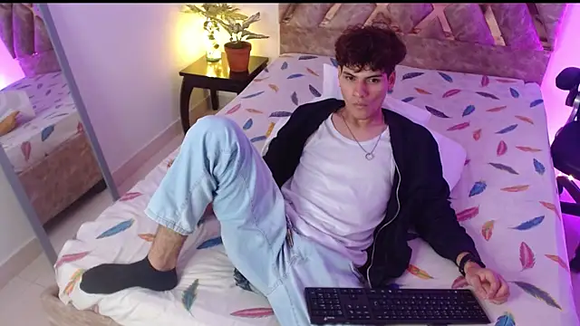 Themilow online show from 01-14-25, 03:11