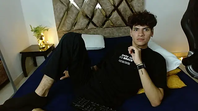 Themilow online show from 01-22-25, 03:41