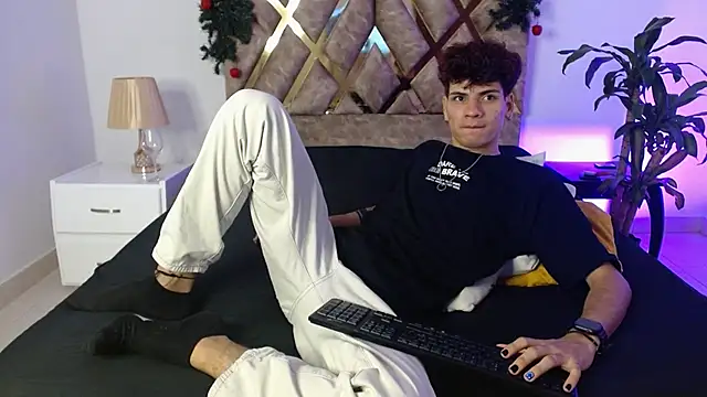 Themilow online show from 12-28-24, 03:26