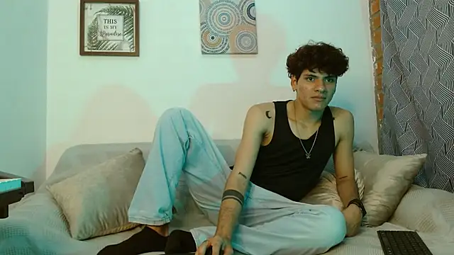 Themilow online show from 02-06-25, 03:48