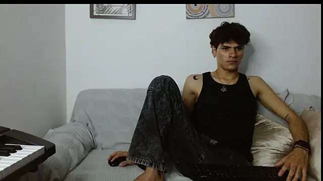 Themilow online show from 01-24-25, 03:43