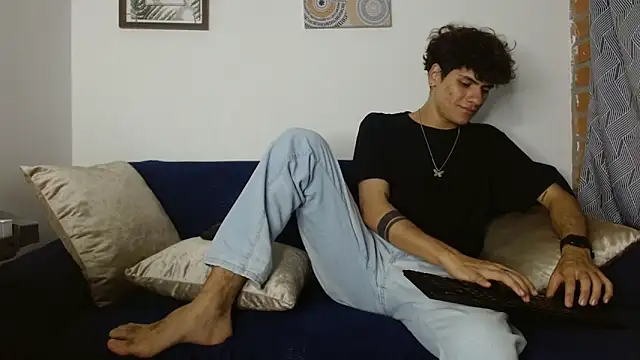 Themilow online show from 02-10-25, 04:19