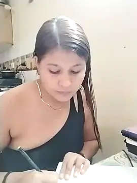 Snapshot of Stylevoluptuousvycky chatting on 01-26-25, 08:13 Stylevoluptuousvycky online show from 01-26-25, 08:13