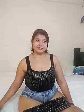 Snapshot of Stylevoluptuousvycky chatting on 01-22-25, 02:48 Stylevoluptuousvycky online show from 01-22-25, 02:48