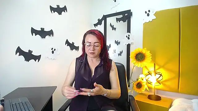 Lupiita223 online show from 10-28-25, 01:10