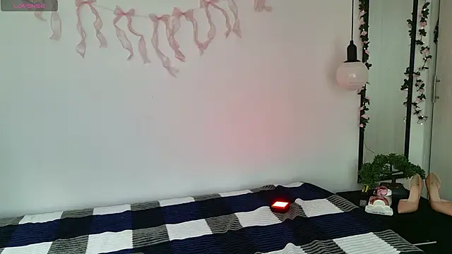 Snapshot of cutehanna1 chatting on 02-18-26, 07:43 cutehanna1 online show from 02-18-26, 07:43