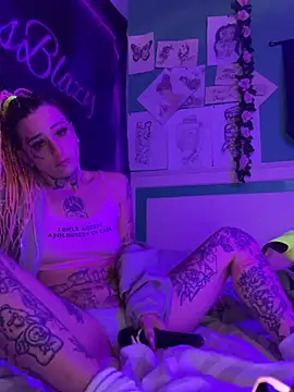 BlazyKitsune- online show from 04-21-26, 06:58