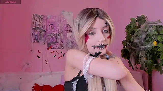 Katty Lights online show from 10-31-25, 11:29