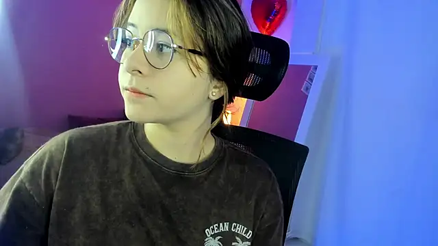 agnes 213 online show from 02-12-26, 02:28