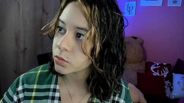 agnes 213 online show from 02-18-26, 02:02