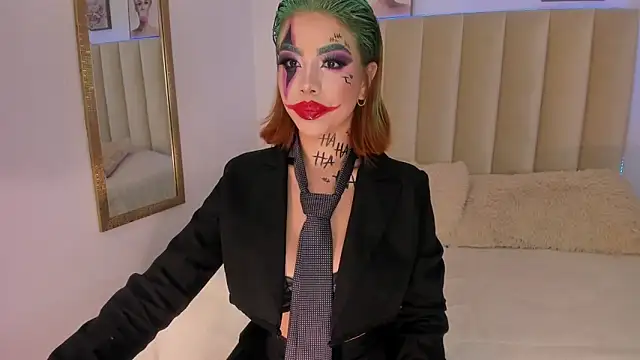 Snapshot of Catvalentine_ chatting on 10-31-25, 01:41 Catvalentine online show from 10-31-25, 01:41