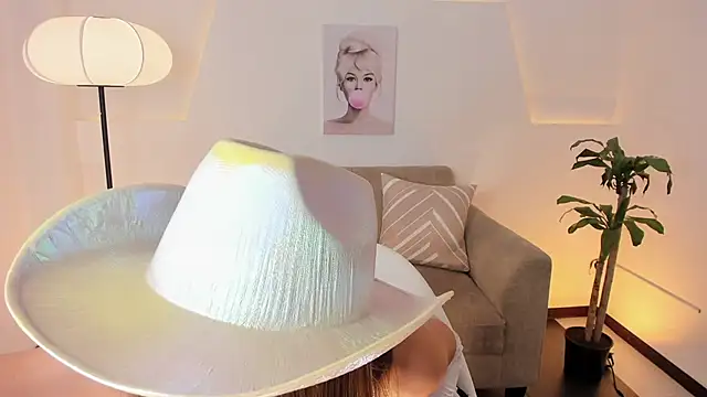 Snapshot of Catvalentine_ chatting on 01-06-26, 02:04 Catvalentine online show from 01-06-26, 02:04